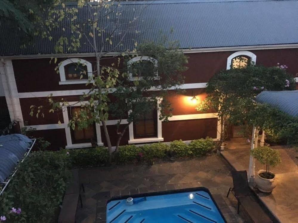 Roosenwijn Guesthouse Стелленбос Екстер'єр фото